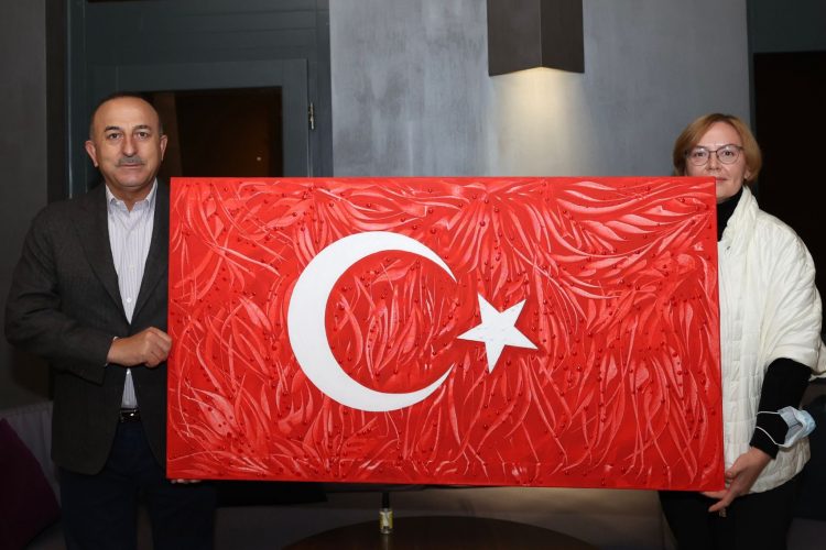 Ukraynalı Ressam Olena Teliatnyk’ın Hediyesi