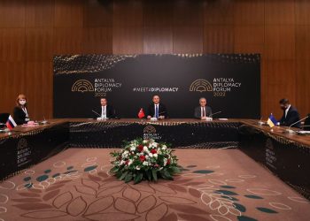 Rus ve Ukraynalı Dışişleri Bakanları Lavrov ve Kuleba’yla Üçlü Formatta Görüşmemiz