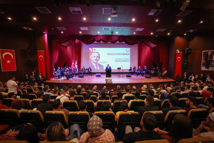 Mustafa Kemal Üniversitesi’nde Gençlik Buluşmasına Katıldık