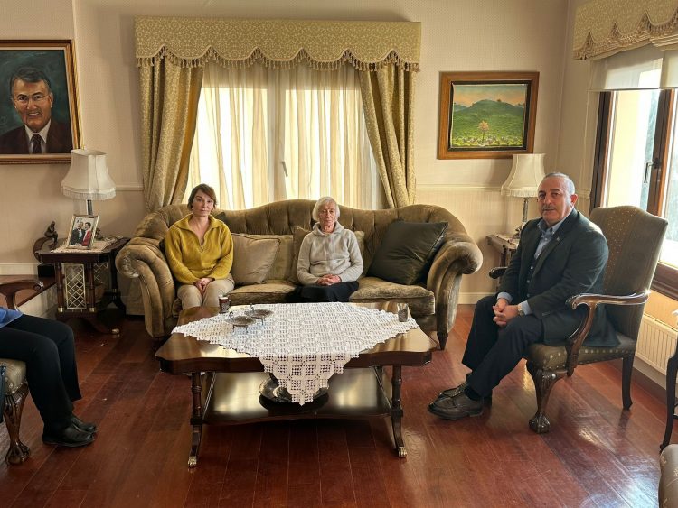 Deniz Baykal’ın eşi Olcay Hanımefendi ve Kızı Aslı Baykal’a Taziye Ziyaretinde Bulunduk