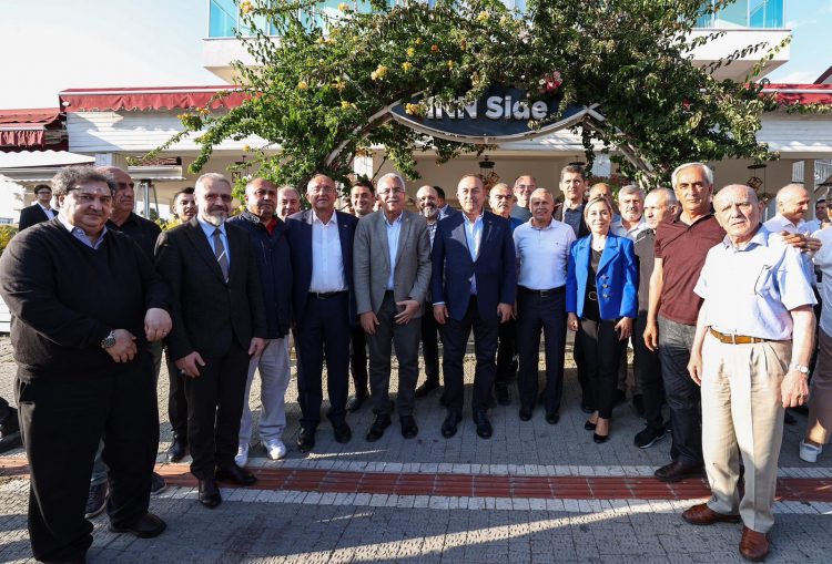 Manavgat’ta partimizin ve teşkilatlarımızın temellerini attığımız değerli yol arkadaşlarımızla bir araya geldik.